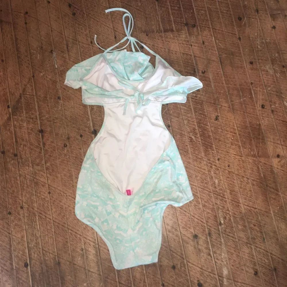 Victoria’s Secret M cutout sides ruffle neck halter tie swimsuit - Picture 2 of 3